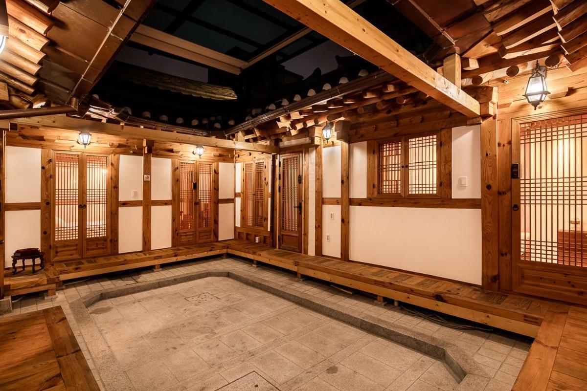 The Poet's House By Ihwahanok