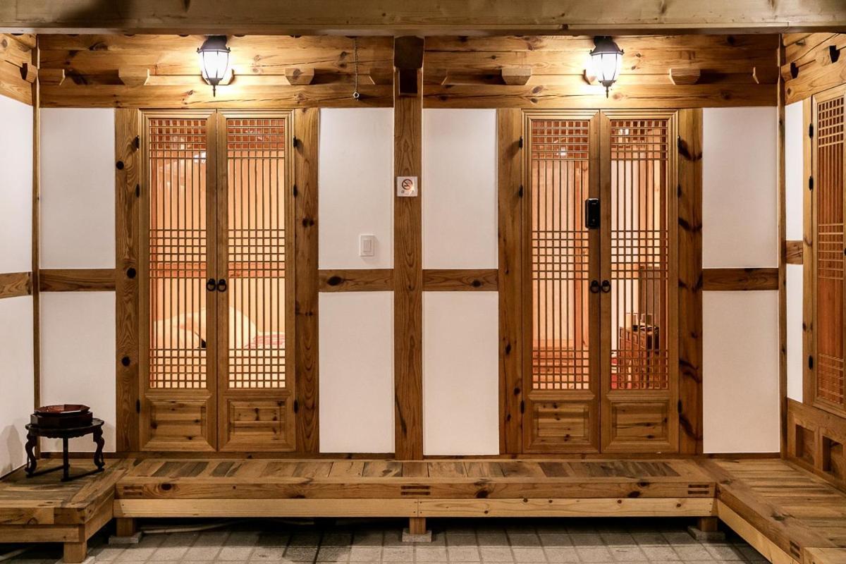 The Poet's House By Ihwahanok *