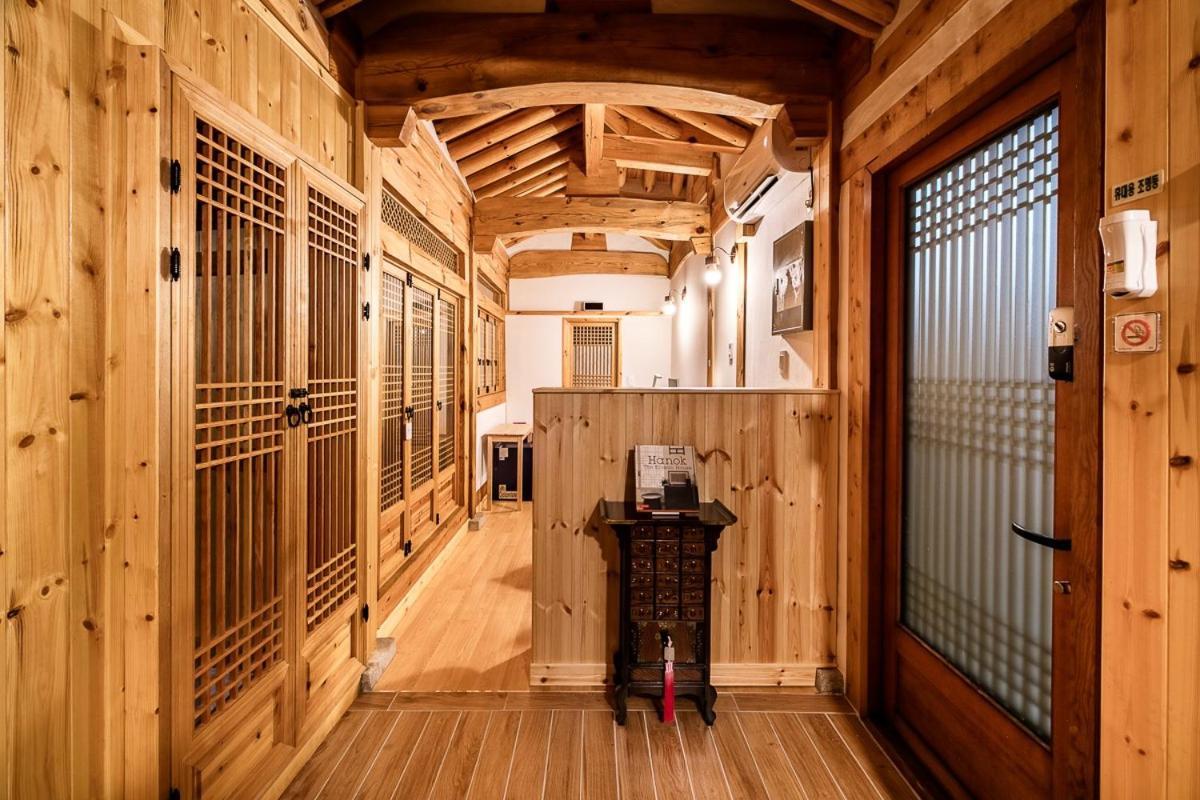 The Poet's House By Ihwahanok Seoul