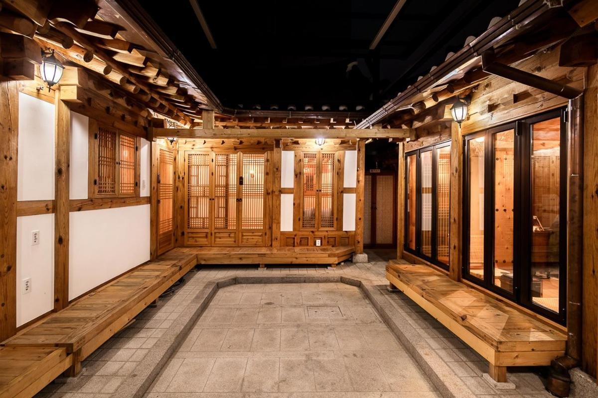 The Poet's House By Ihwahanok *