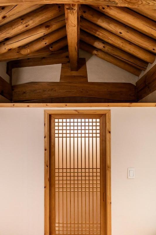 The Poet's House By Ihwahanok *